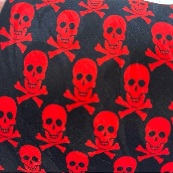 Red and Black Skull Pattern Tie goth Halloween used good condition 💀 - Picture 9 of 12
